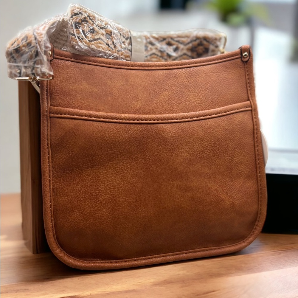 Elegant Tan Leather Shoulder Bag